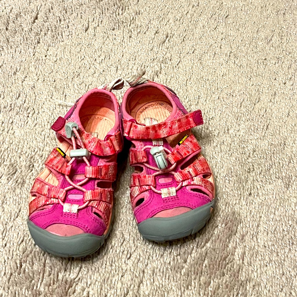 Keen size 8 toddler